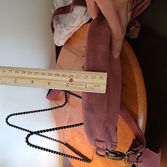 Beautiful wine colored suede crossbody purse w/7" tassel & 3 1/2" earrings. - Picture 9 of 11